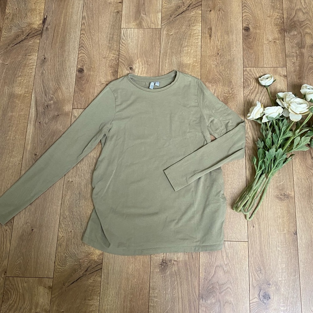 ASOS Maternity Long Sleeve Tee size 4